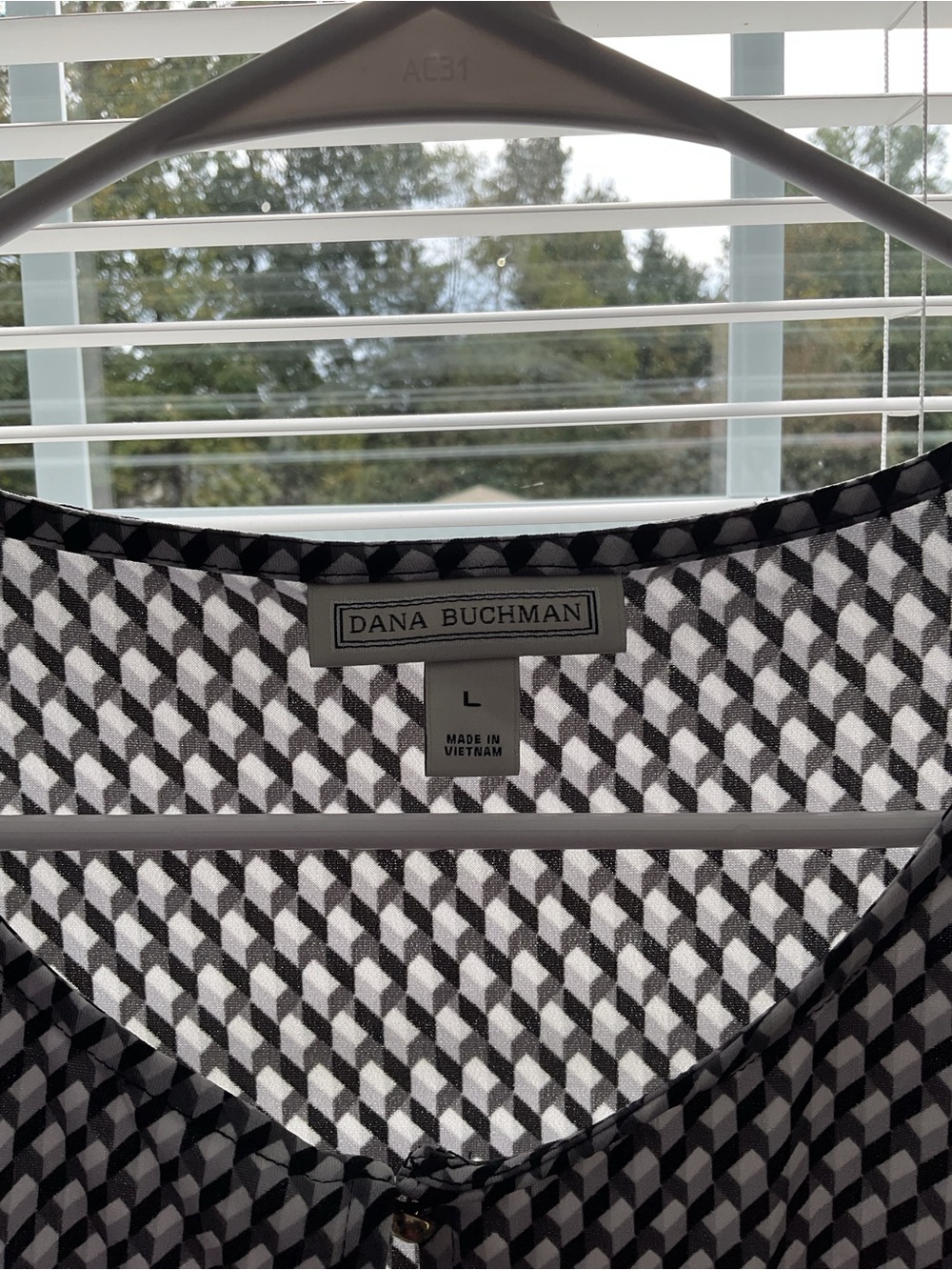 Dana Buchman Black and White Geometric Blouse